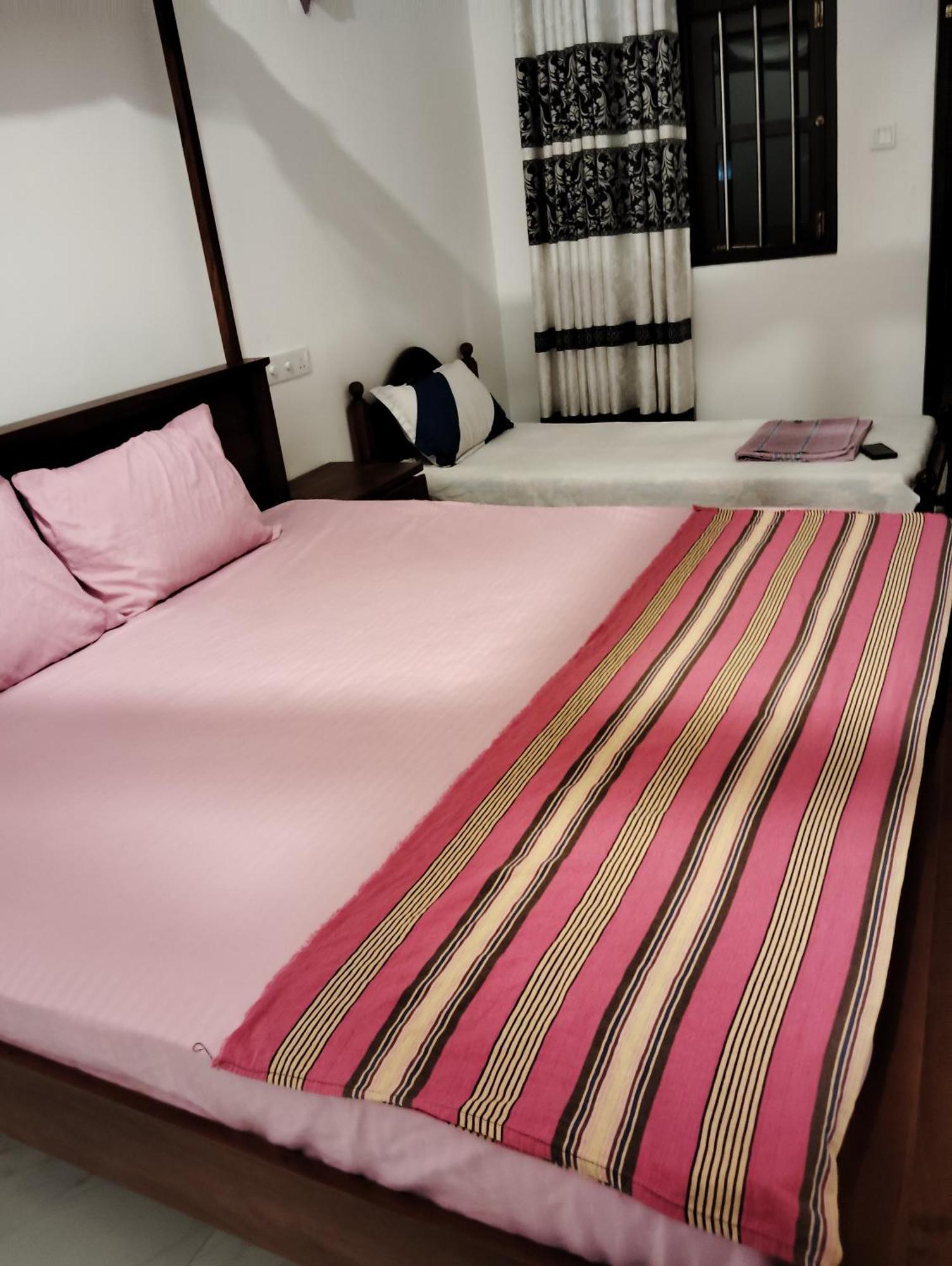 Hotel Navodya Guest Mirissa Habitación foto